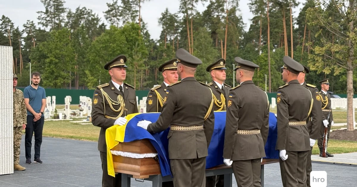 Церемонія перепоховання останків Євгена Коновальця на Національному військовому меморіальному кладовищі за участю Президента